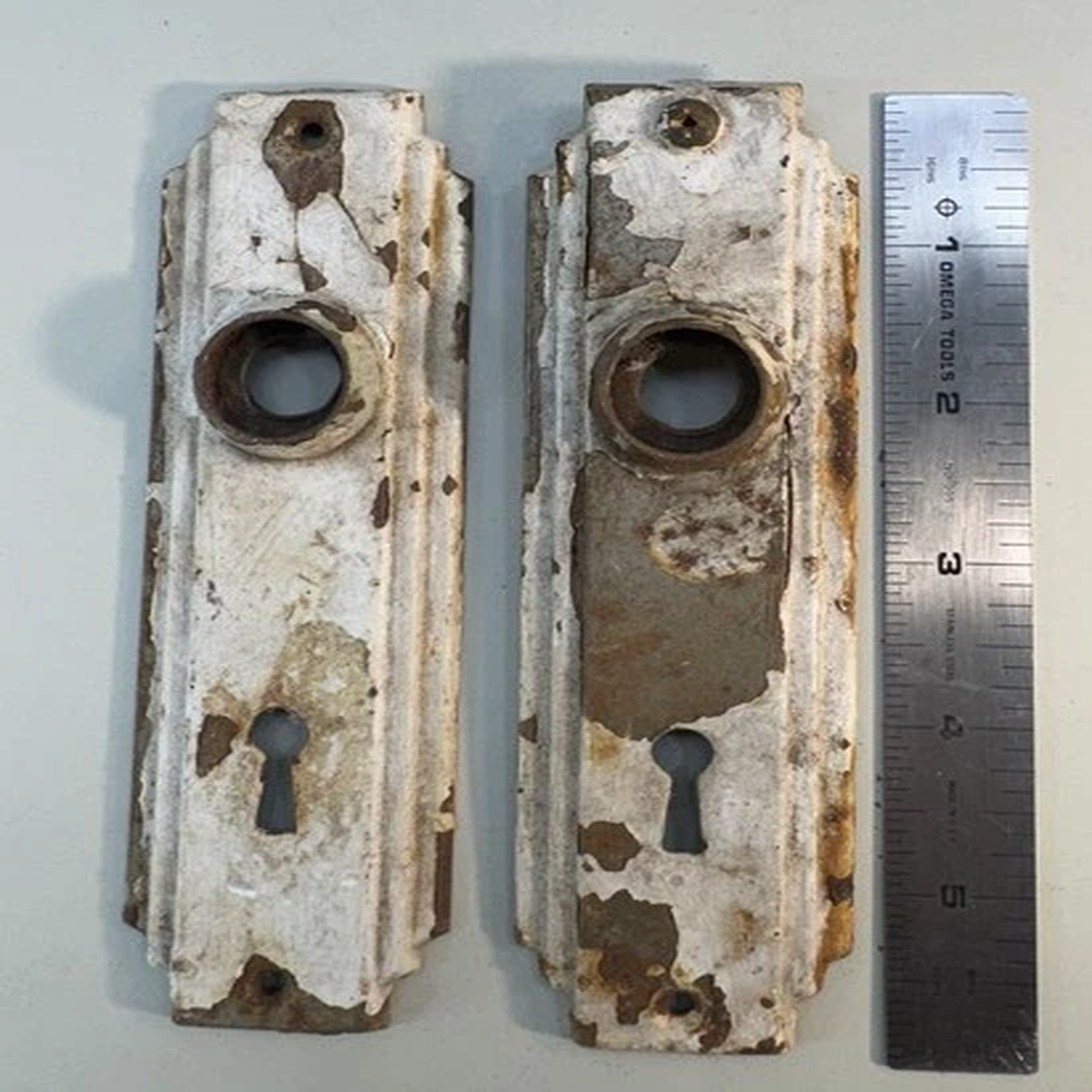 2 ART DECO VINTAGE STEEL DOORKNOB BACK PLATES WITH KEYHOLE